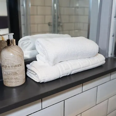 The Calls,stylish One Bedroom Apartment